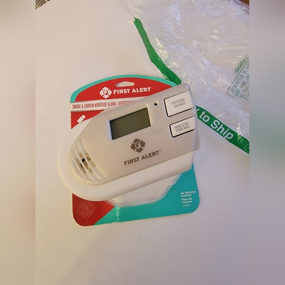 First Alert GC01CN 3-in-1 Explosive Gas & Carbon Monoxide Alarm - Picture 3 of 5